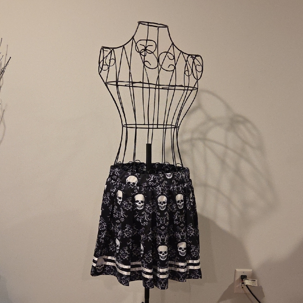 Black Skull Print Circle Skirt - Women's Gothic Skater